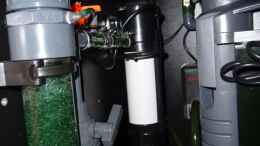 Foto mit CO2 Aussenreaktor und UV-Klärer