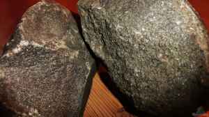 2 der Basaltsteine, welche sich hinter der Rückwa