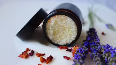 Do It Yourself: Kräutersalz und Blütenzucker