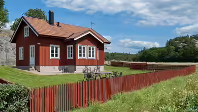 Gemütliches Wohnen im Einklang mit der Natur - Ein schönes Holzhaus mit dem passenden Gartenteich