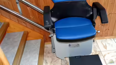 Praktische Lösungen: Treppenlift für schmale Treppen im Eigenheim