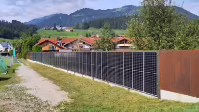 Solarzaun: PV-Module im Gartenzaun