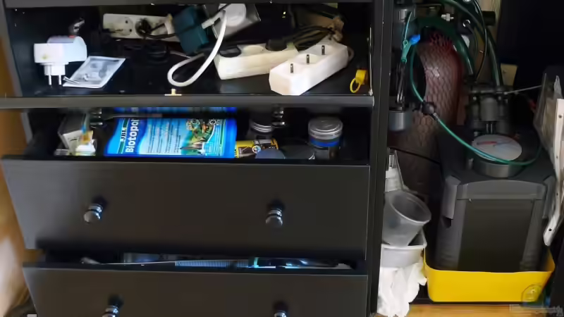 ....Gewühl im Unterschrank  von A. G. (9)