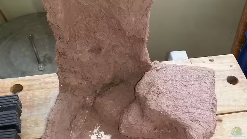   Erster Auftrag mit Fliesenkleber(braune Dispersionsfarbe) von Zomic (6)