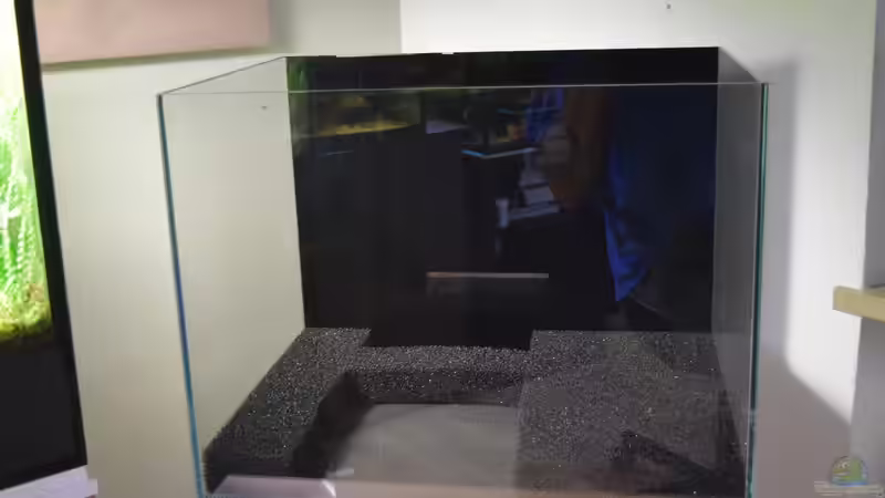 1. Schicht besteht aus grober 5 cm Filtermatte von Junglist (5)