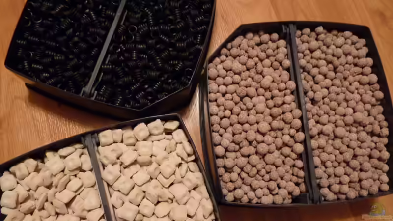 10.02.2010 Filtermedien vom neuen EHEIM-Filter von lützkopf (15)