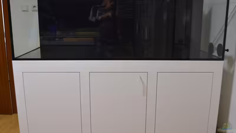 2017-12-16 B03: Schwarzes Plexiglas von außen an die Rückwand geklebt von Achim Theobald (4)