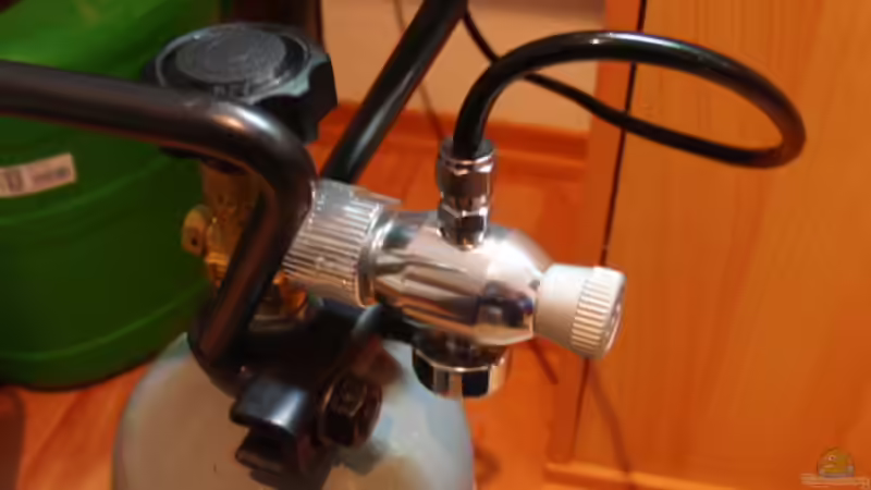 2kg Flasche mit Mini-Druckminderer von Microsash (10)