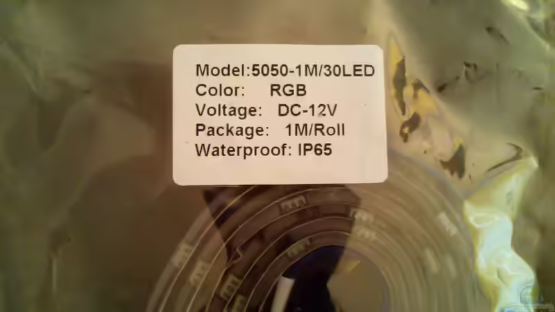 2x1m RGB Streifen, eingeklebt in die Hängelampe. Jeweils vor und hinter den weißen von Wasserfest ;-) (18)