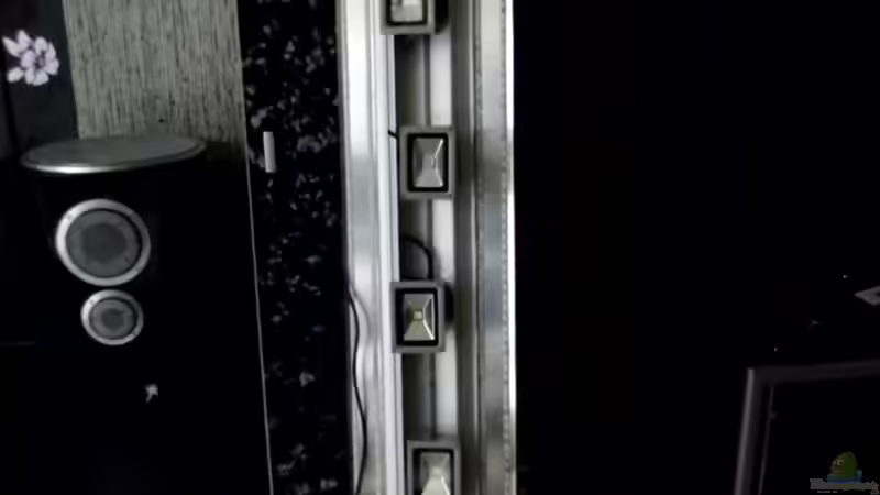 4 x Led-Stipes a 170 cm Links und Rechts - 7 x Led Fluter mitte von snooze (15)