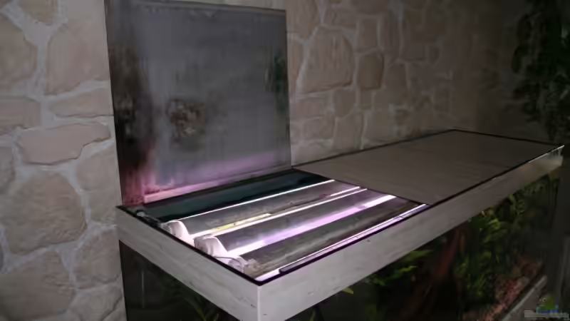 Abdeckung liegt auf Glasstreifen im Becken auf.Dadurch keine Wasserstreifen. von @mazonas (40)