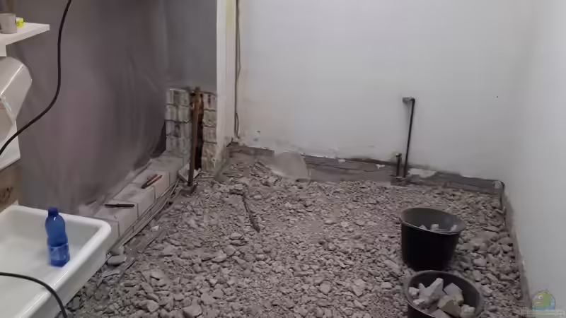 Abriss des Estrich bis auf die tragende Bodenplatte von 8 CBM (24)