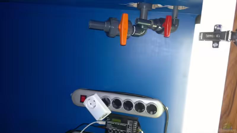 Absperrhähne eingeklebt, Stommverteilung und LED Computersteuerung von wadde (6)