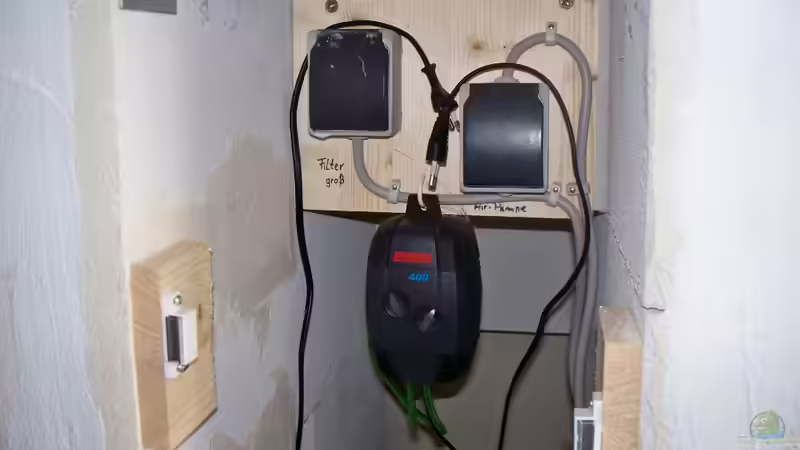 Air-Pumpe im Unterschrank mitte von Michael Boeck (47)