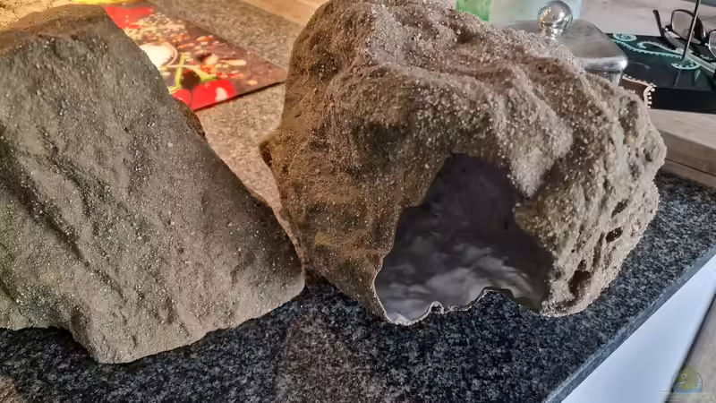 Alle Nachbildungen sind mit großen Öffnungen versehen. von Florian Bandhauer (39)