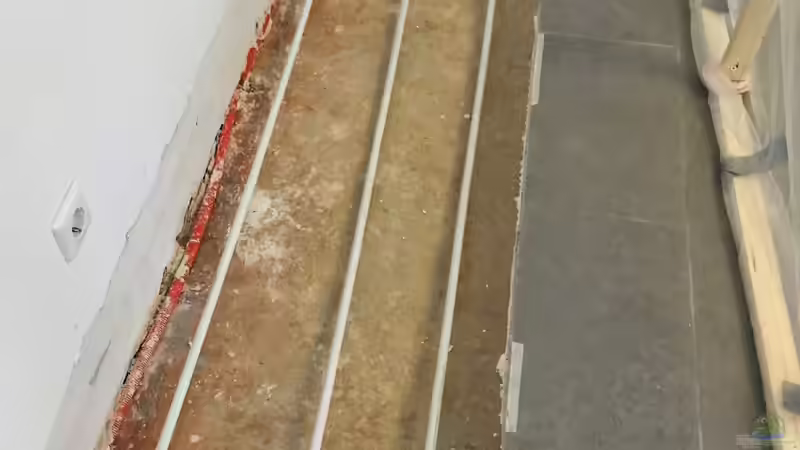 Alles heil geblieben. 2m x 0,60m bis auf die Betondecke ´ausgekratzt´ von Christof Engel (4)