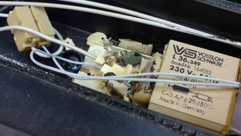 altes Vorschaltgerät im Leuchtbalken wärend der Demontage von timme (42)