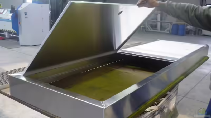 Aluabdeckung Deckel geöffnet Rohzustand von Crenii (14)