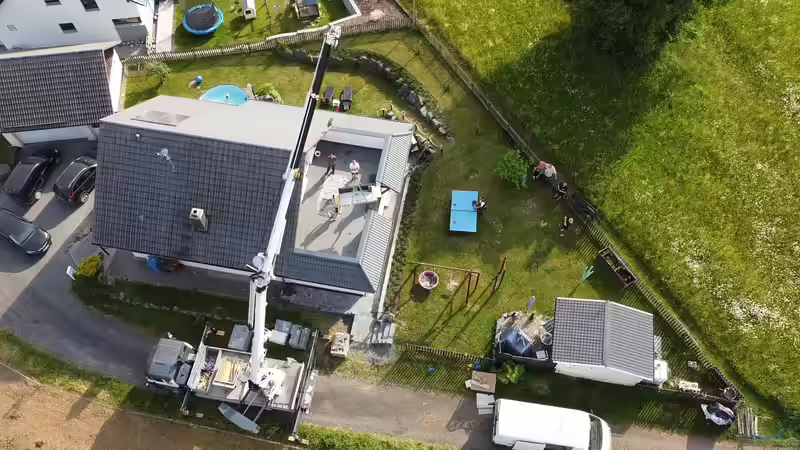 Anlieferung. Per Autokran übers Dach. von DiskusMummy (13)