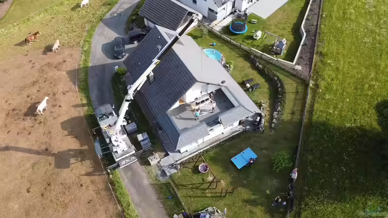 Anlieferung. Per Autokran übers Dach. von DiskusMummy (14)