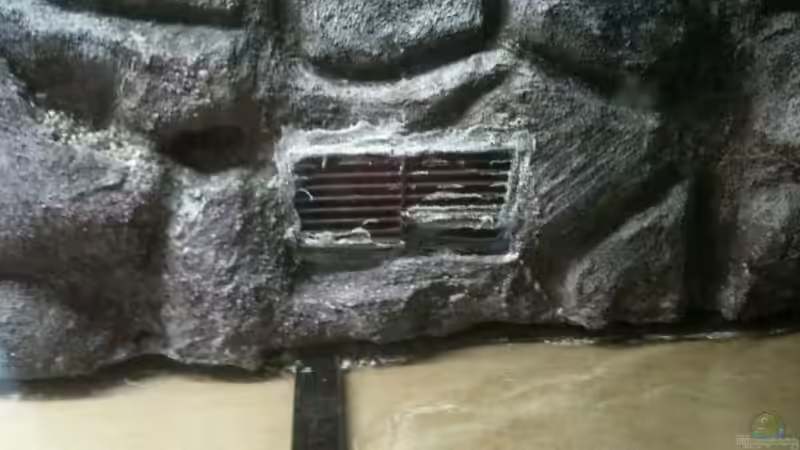 Ansaugschlauchversteck in der Rückwand im Detail von Ether1986 (6)