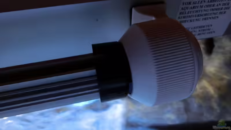 Anschluss der Aluminiumleiste an den T5 Fassungen, an welcher die SunaEco befestigt von marxbre (38)