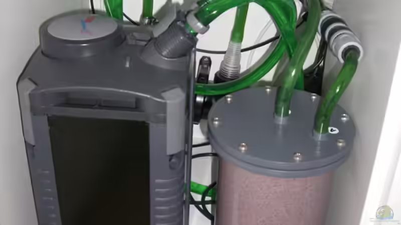 Aussenfilter, Nitratsäule und UV-C hinten dran von Ralph Ineichen (6)