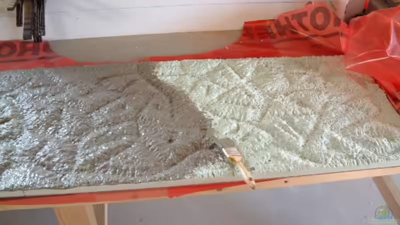 Bau der Rückwand (durch das Wasser wirkt sie noch dunkler, beim nächsten mal mach ich sie eher braungrün) von Robert Ellinger (15)