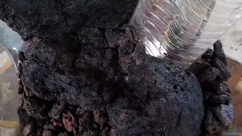 Bauphase, Blick von oben mit Filterschacht aus Plastikflasche von Stephi (2)