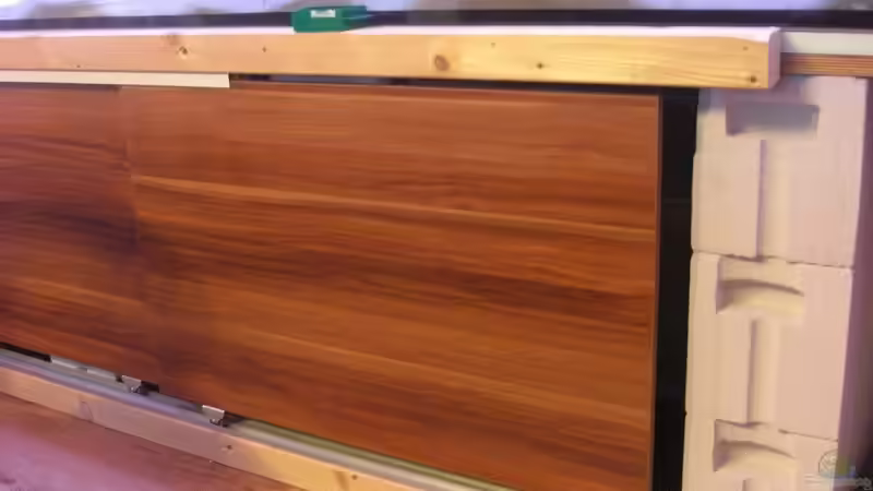 Bauphase: Die Schiebetüren unter- und oberhalb des Beckens werden angebracht von Bandito76 (12)