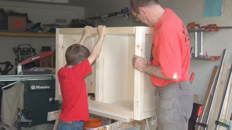 Beim Schreinern  von Rotrost (4)