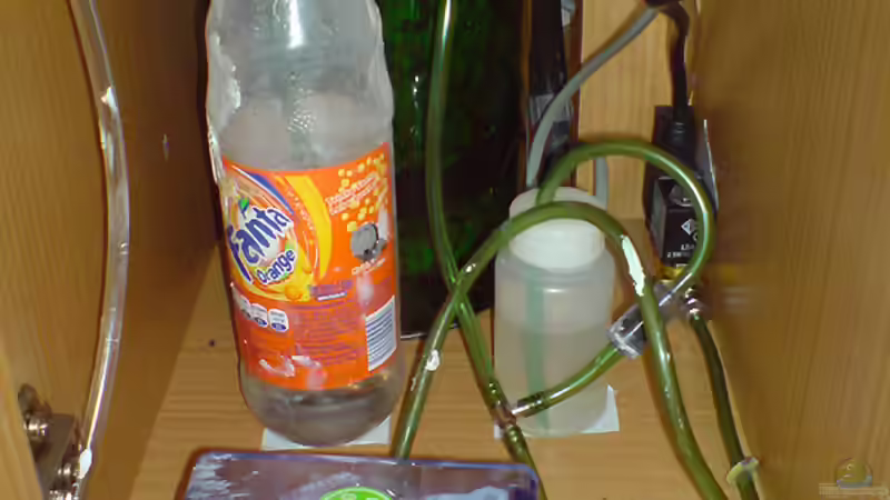 Blasenzähler, ??ber- und Unterdrucksicherung, Membranpumpe zur CO2 Eindosierung von Christoph Bader (6)