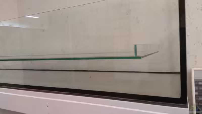 Blick auf den doppelten Boden, die Glasstreben auf beiden Seiten sollen Verwirbelungen/Verrutschen von pacho (22)