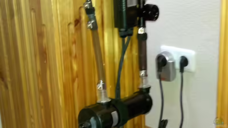 Blick hinter den Unterschrank (UVC-Brenner und Bypassregler) von Sambia (51)