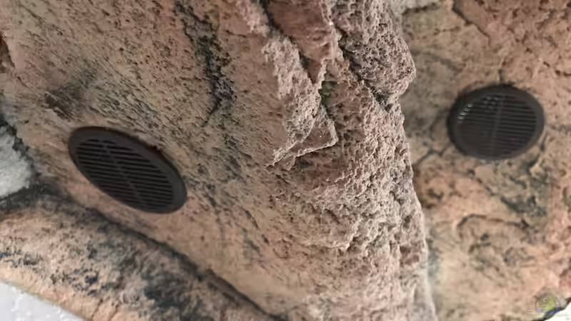 Bohrungen in der Rückwand von Veljev (6)