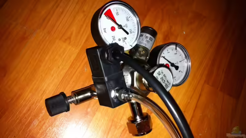 CO2-Amatur mit Feinventil und direkt angebauter Nachtabschaltung. von GGuardiaNN (66)