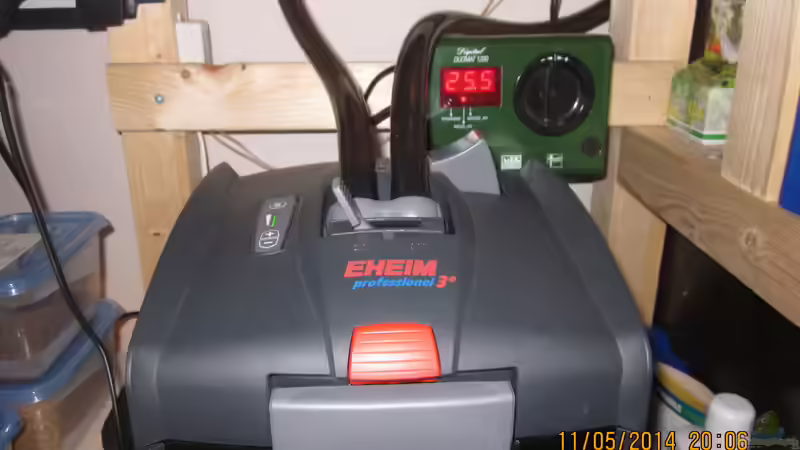 Das ist der Aussenfilter von Eheim,2078 mit vielen in meinen Augen unnötigen Funktionen.Aber von Ottche (138)