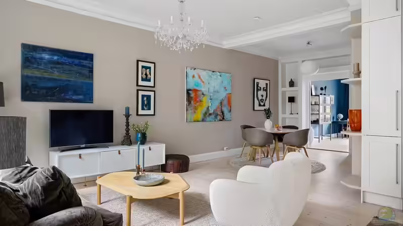 Das Wohnzimmer als Galerie: So setzt du Kunstwerke gekonnt in Szene