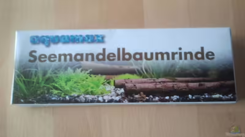 Dekoration im Aquarium Crystal Red Home von Goldi 1977 (7)