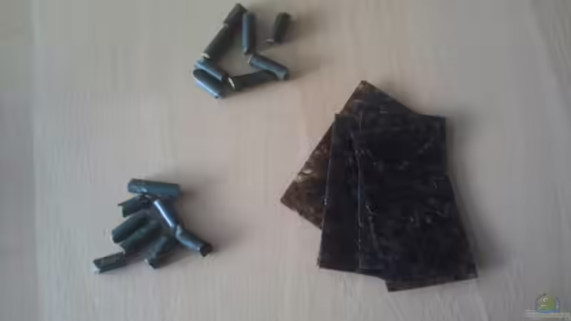 Dekoration im Aquarium Crystal Red Home von Goldi 1977 (9)