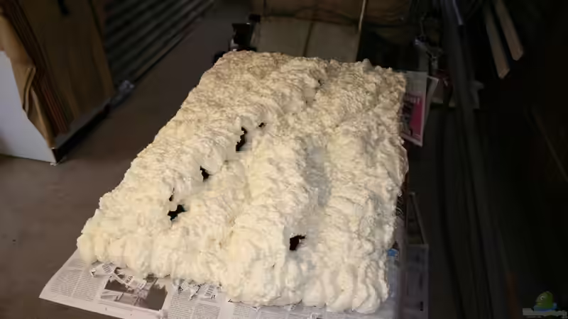 Dekoration im Aquarium Farbenfrohes Steilufer von @mazonas (31)