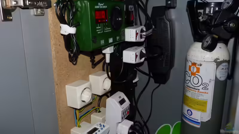 Dennerle Heizungscontroler, CO2 Flasche, Vorschaltgerät Beleuchtung, 220 V Steckdosen von Guzzi-Werner (25)