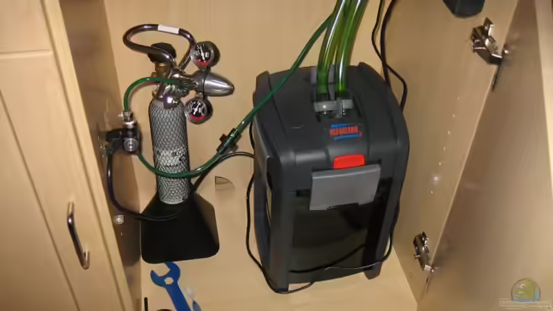 Dennerle Quantum 300 CO2 Anlage + Papillon Magnet-Ventil 2520 + Eheim Professional von Marco B. (19)