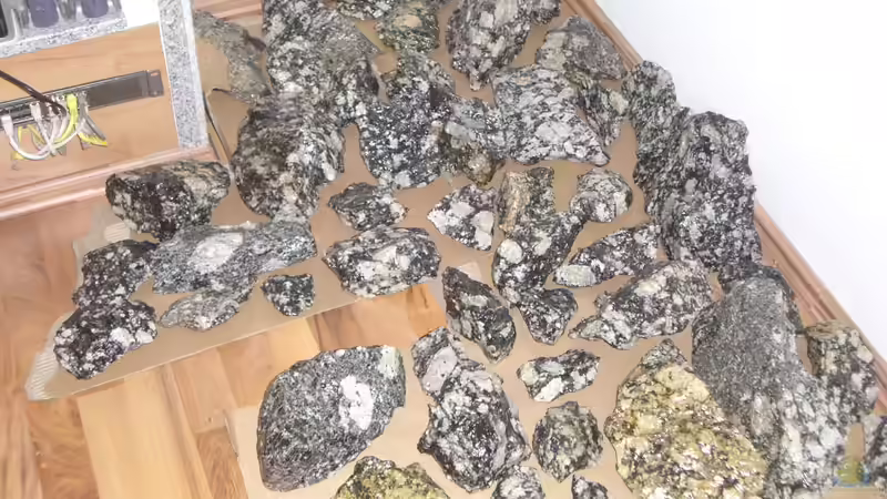 Der erste Teil der Granitsteine, alle Steine fein säuberlich mit Epoxidharz versiegelt von Markus Maier (24)