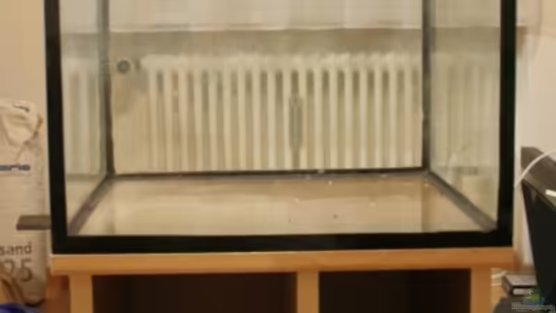 Der fertige Unterschrank und die aufs finisch wartende Abdeckung. von Oxid (4)