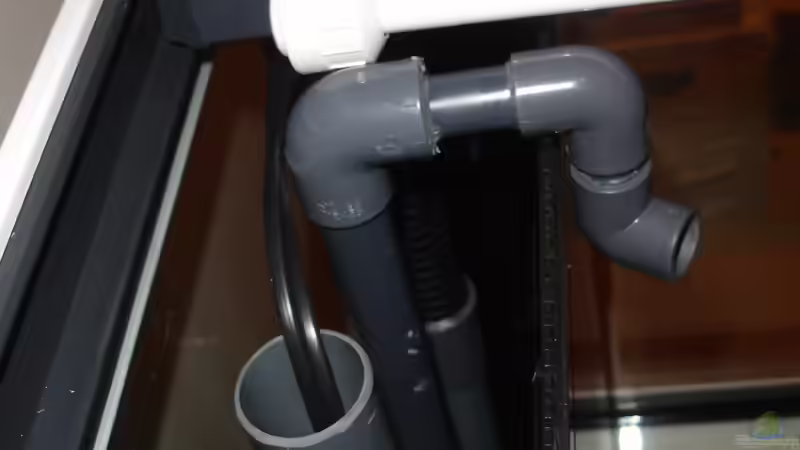 Der ´Filterschacht´: Rohr f. Kabel und Rücklauf von Roadrunner 68 (20)