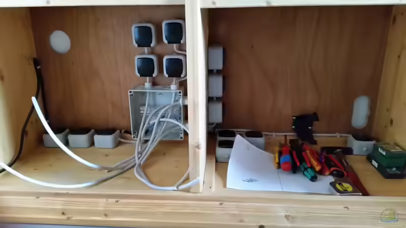 Der Schrank stand Kopf ;) So war es leichter die Elektrik zu verbauen von Betta Chris (112)