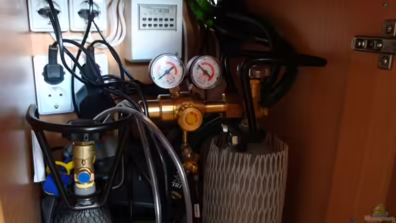 Der Technikschrank. Bisschen unaufgeräumt. Ich arbeite dran... von Nils G. (6)