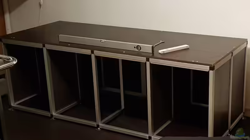 Der Unterbau aus Alu-Stecksystem und Siebdruckplatten von ravaka (29)