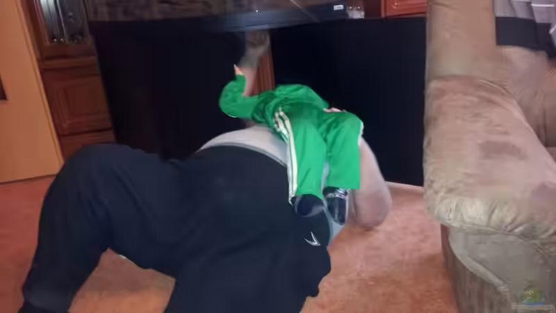 Der zusammenbau ist nur zu Zweit möglich von Steffen und Felix (7)